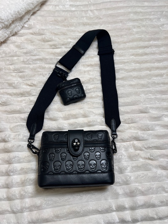 Betsey Johnson Handbags - Betsey Johnson Skull Crossbody Bag with Removable Strap & mini coin pouch